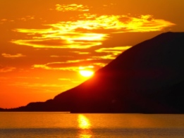 Le trajet en bateau pour Samaria permet quand même un sublime coucher de soleil !
